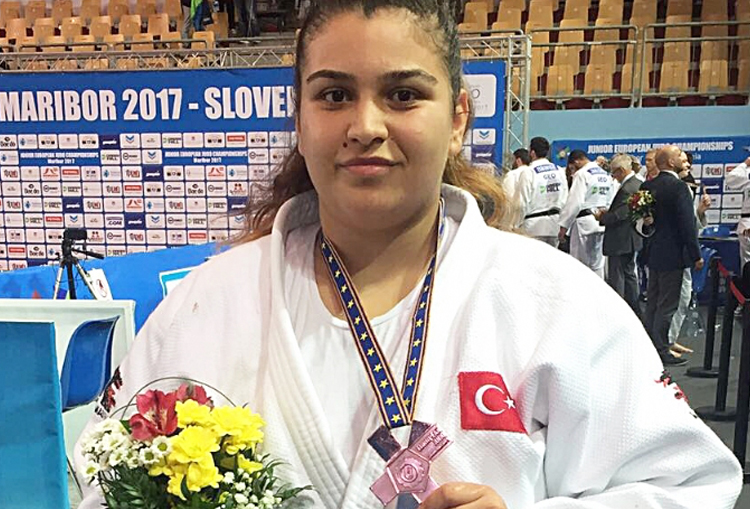 Kübranur Esir Avrupa üçüncüsü... gorseli